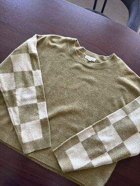 Blu Pepper olive crewneck sweater with pink nail accent